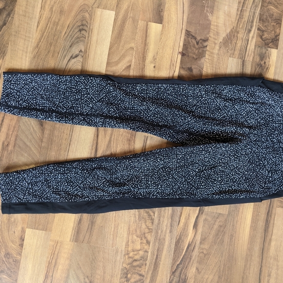 Lululemon 7/8 speckled black and white leggings tights size 2 or 4 - Picture 5 of 5
